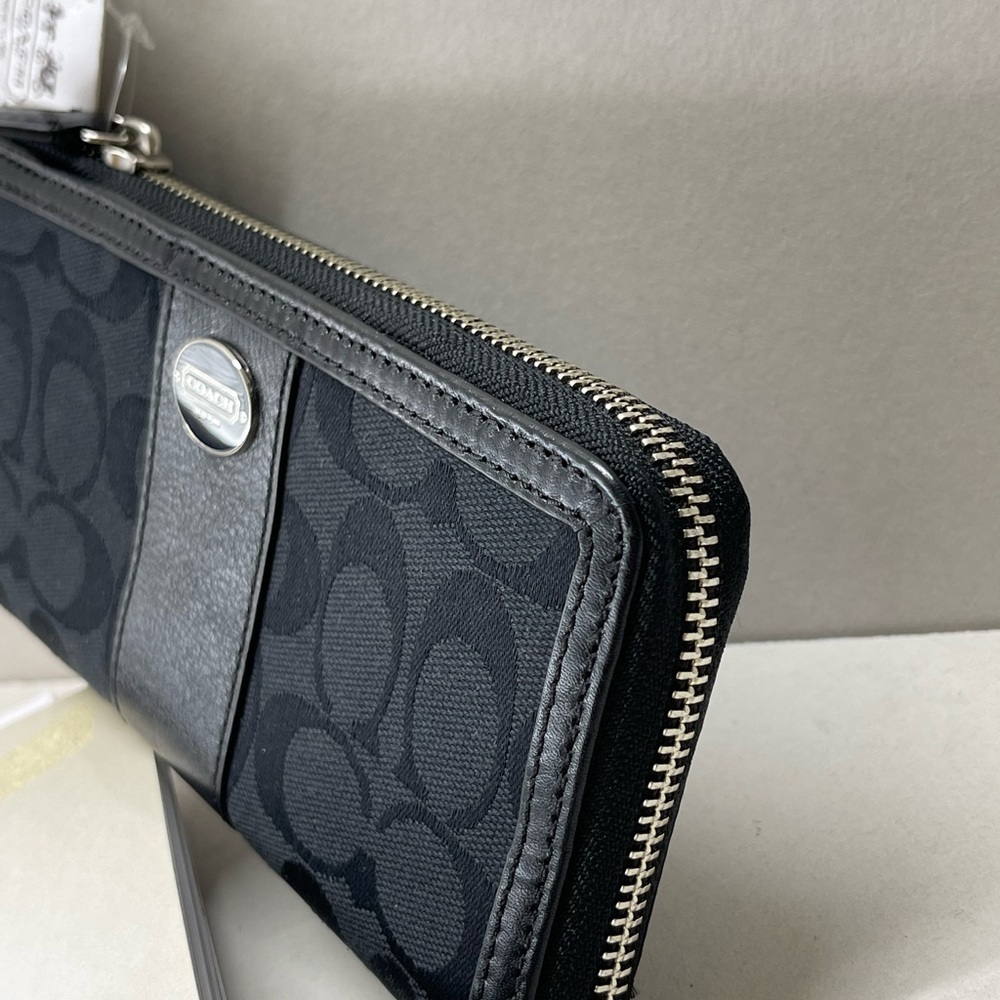 (new+tag) Coach 48437 legacy zip black wallet signature jacquard + leather trim - Picture 6 of 9